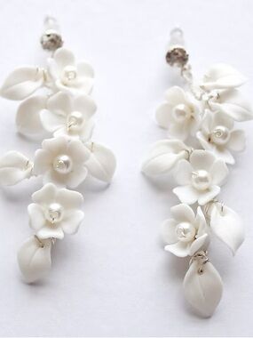 Jaxie White Floral Drop Earrings NWT